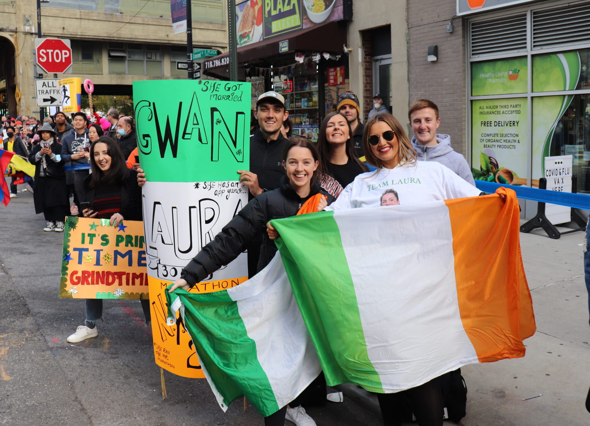 From L to R: Peter Fox, Caron McCormack, Lucy Relf, Niamh Reilly and Padhraic McCay supporting the Irish runners taking part in the 2021 New York City Marathon in Queens (Photo by Michael Dorgan, The Long Hall Podcast)