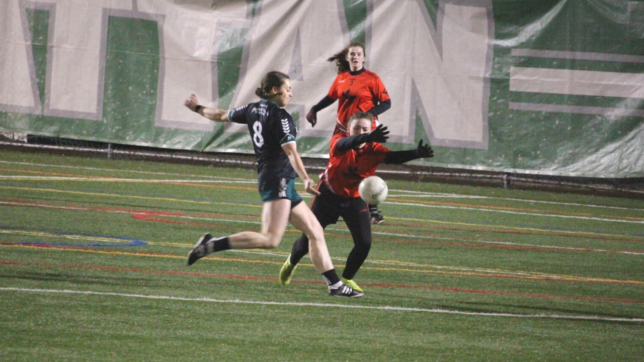 ODR's Lauren Hollywood attempts to gets her shot away (Photo by Pete Dwyer)