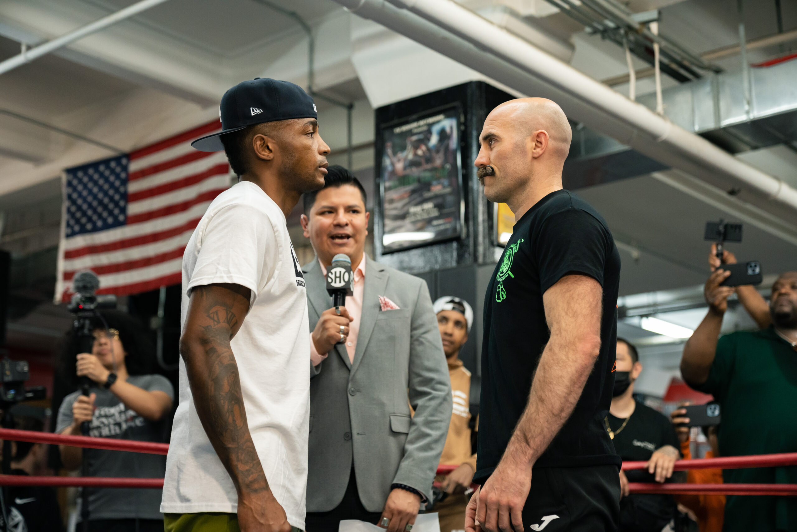 Lara (L) and O'Sullivan (R) Ryan Hafey / Premier Boxing Champions